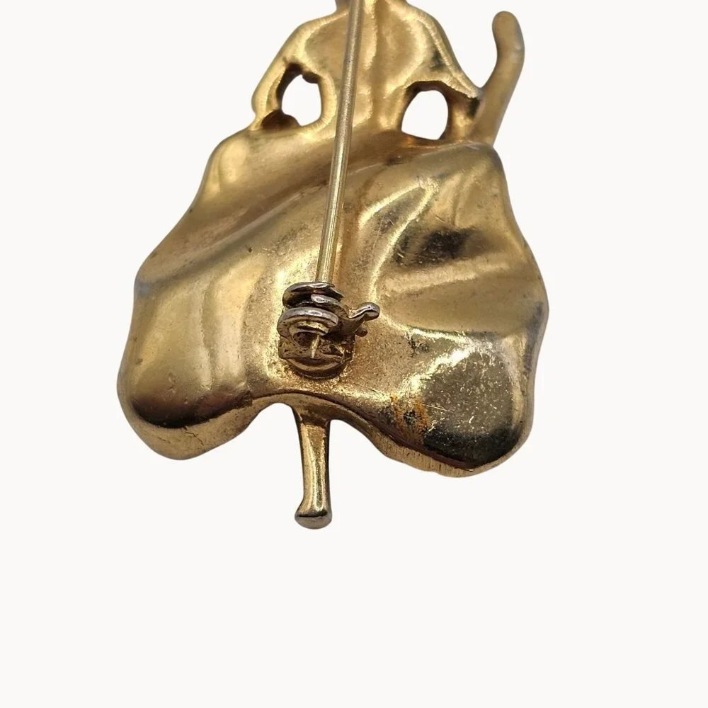 VTG Gold-Tone Enamel Painted Pearl Faced French Cabernet Cancan Dancer‎ Brooch